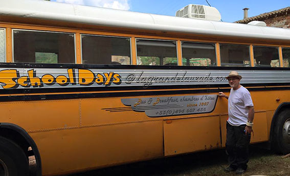 laodesign schoolbus grandelauzade total covering